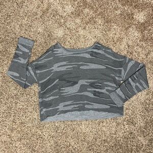 Thread & Supply city camo long sleeve crop - L